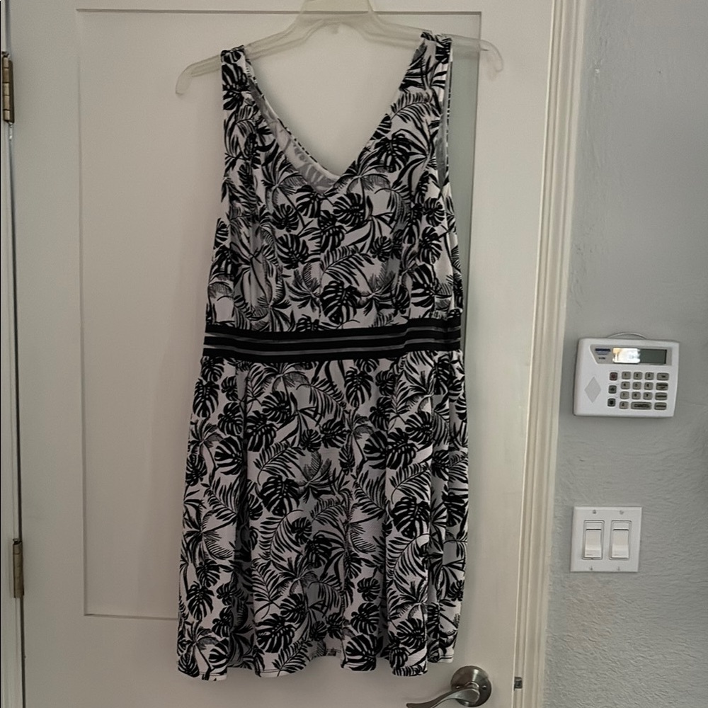 Soprano Black and White Sleeveless V-Neck Sundress
